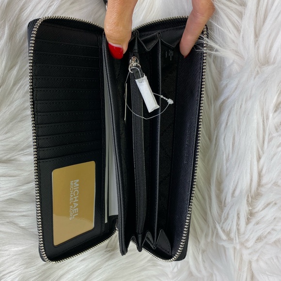 Michael Kors Large Continental Wristlet / Wallet - Picture 7 of 8